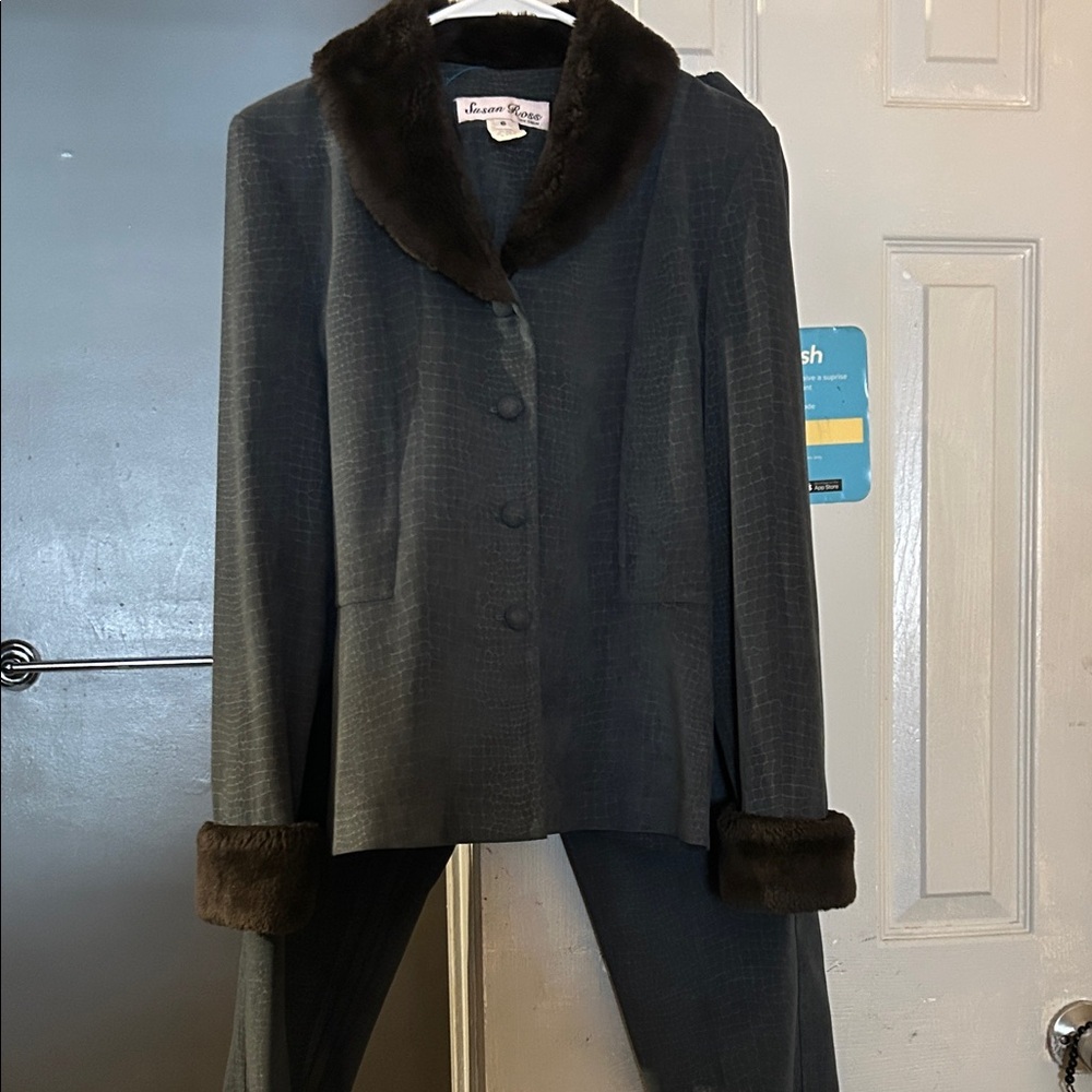 Chic Women's Gray Pantsuit with Faux Fur Accents